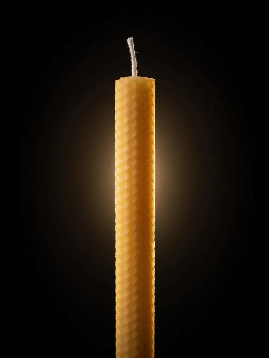 Petites bougies moulées en cire d’abeille